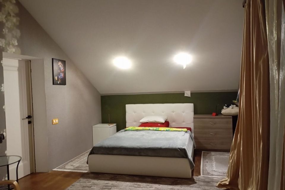 Антоновка - большая комната в мансарде частного дома