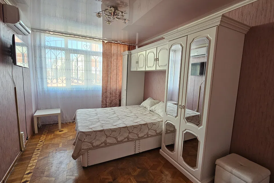 Комната у парка Ривьера