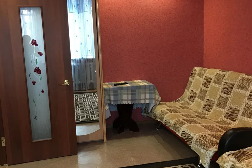 Уютная квартира в 13-м микрорайоне, 61