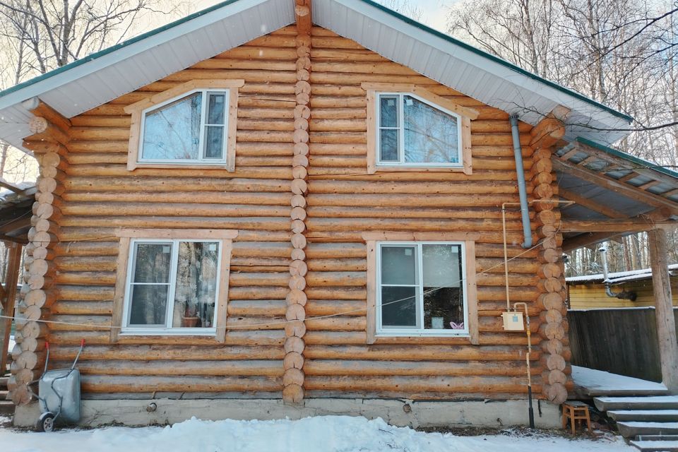 Просторный деревянный дом в вблизи от города
