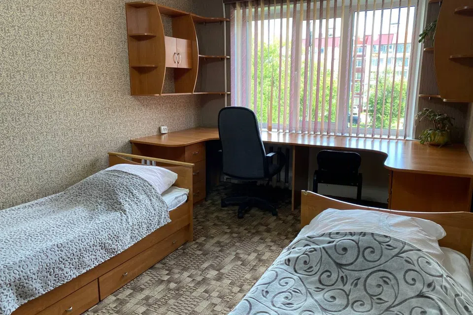 Трёхкомнатная квартира с балконом на Карбышева