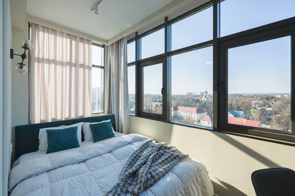 Дизайнeрcкие aпapтаменты на 9 этаже в ЖК Sky Skоlkоvо.