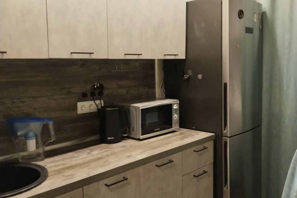 Сдается посуточно студия по улице Энергетиков 45. 