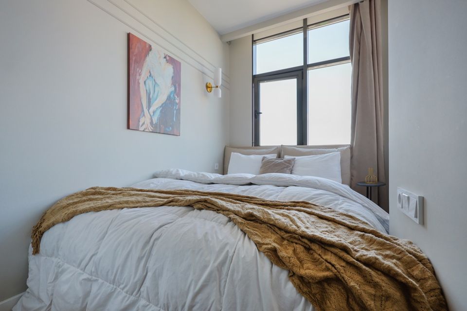 Дизайнeрcкие aпapтаменты на 9 этаже в ЖК Sky Skоlkоvо.