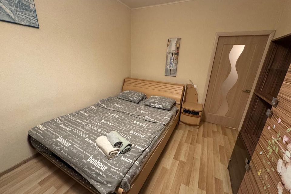 Квартира с видом на город .