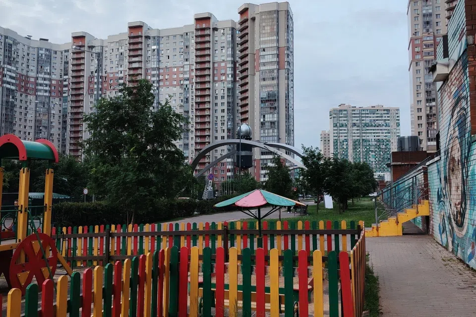 Белоснежная квартира в Изумрудных холмах 