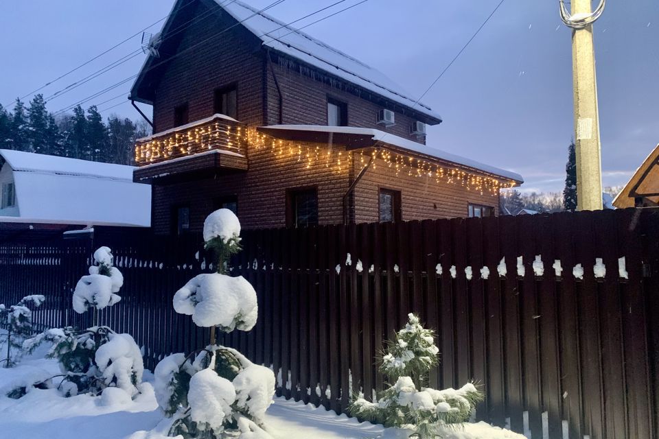  Дом в подмосковном лесу с музеем СССР