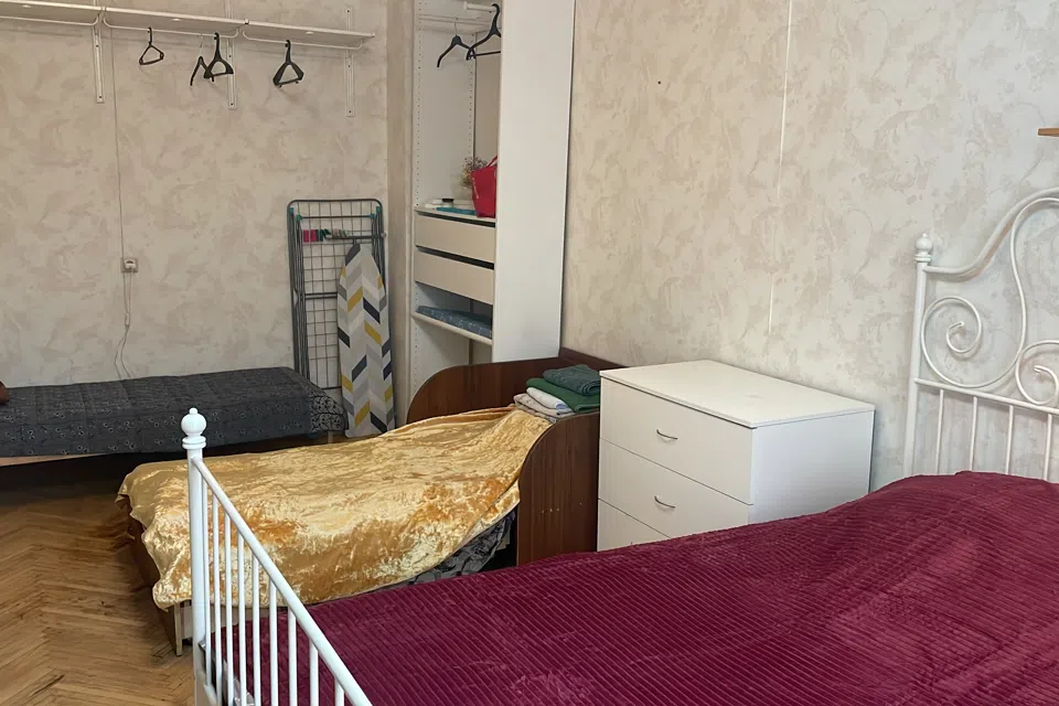 Уютная и просторная квартира, рядом с метро, окна во двор