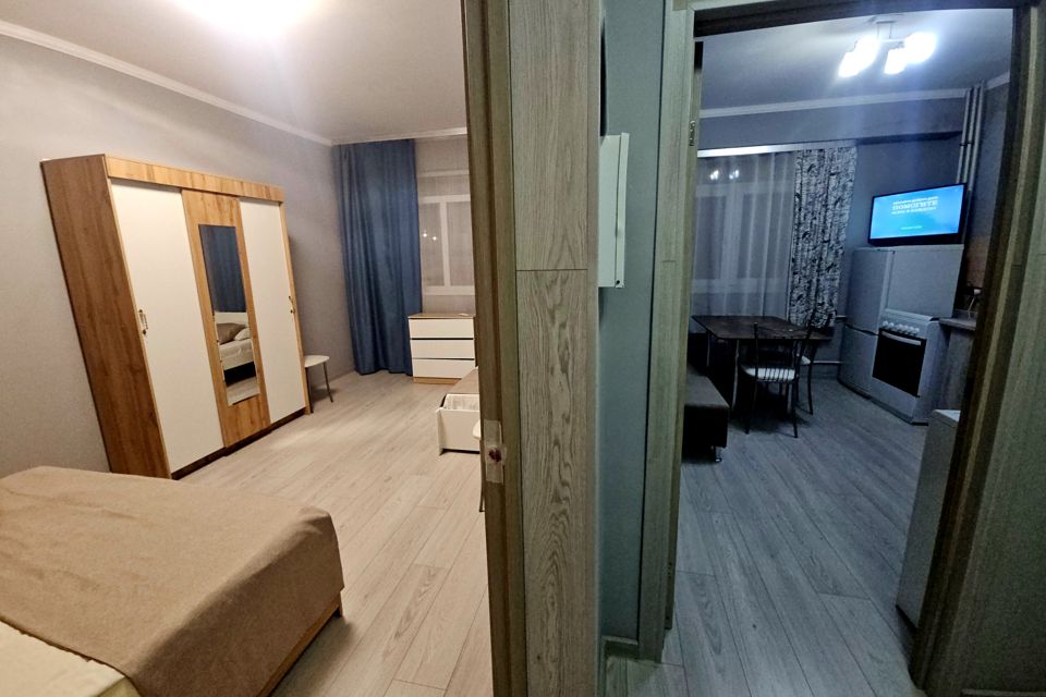 Спальня и кухня-гостиная 2эт.,балкон - Golden Holiday апарт.