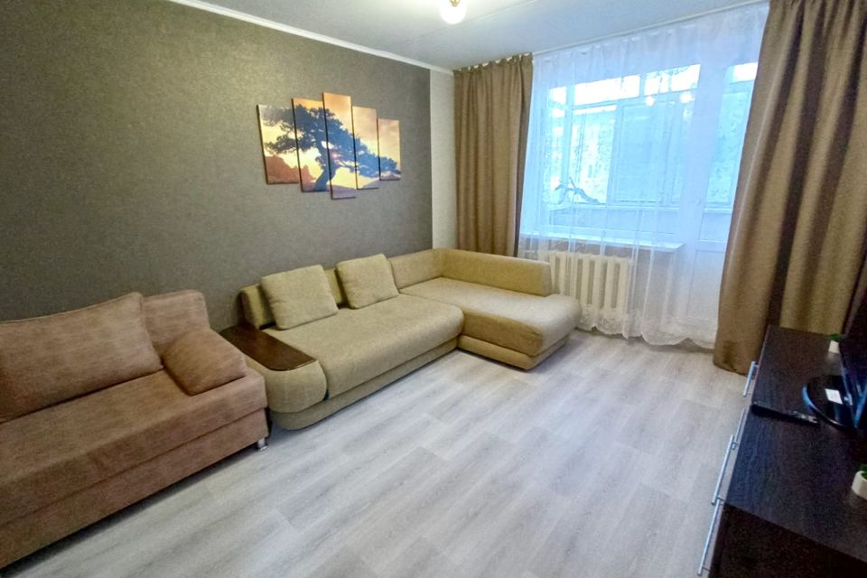 1-к. Квартира возле въезда в город.