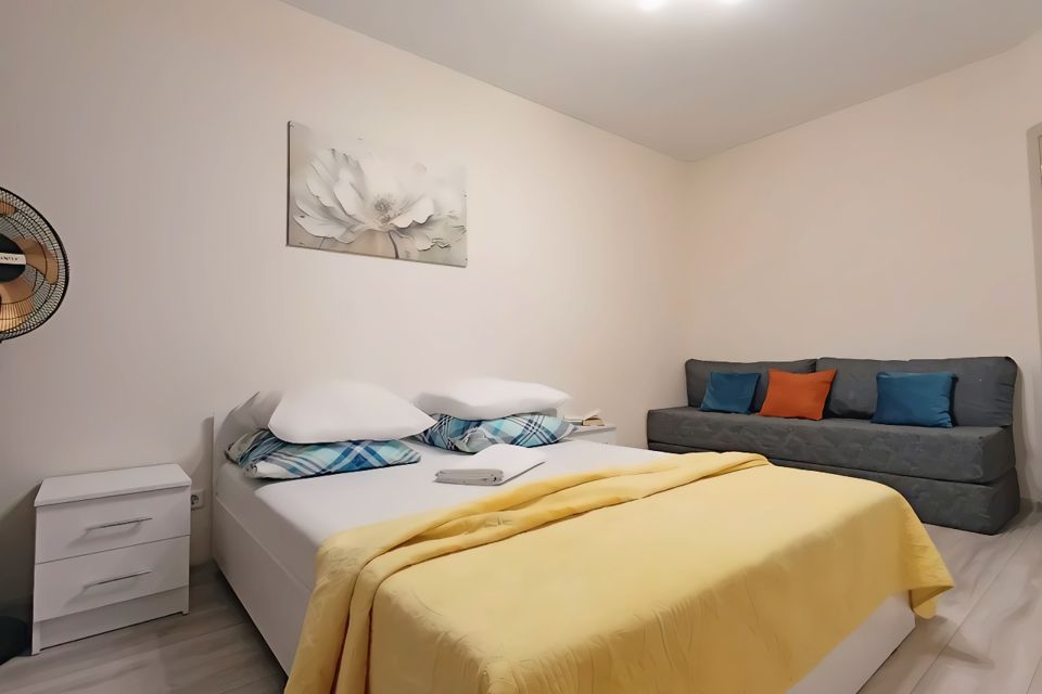 Уют у озера.Просторная квартира для размещения гостей города