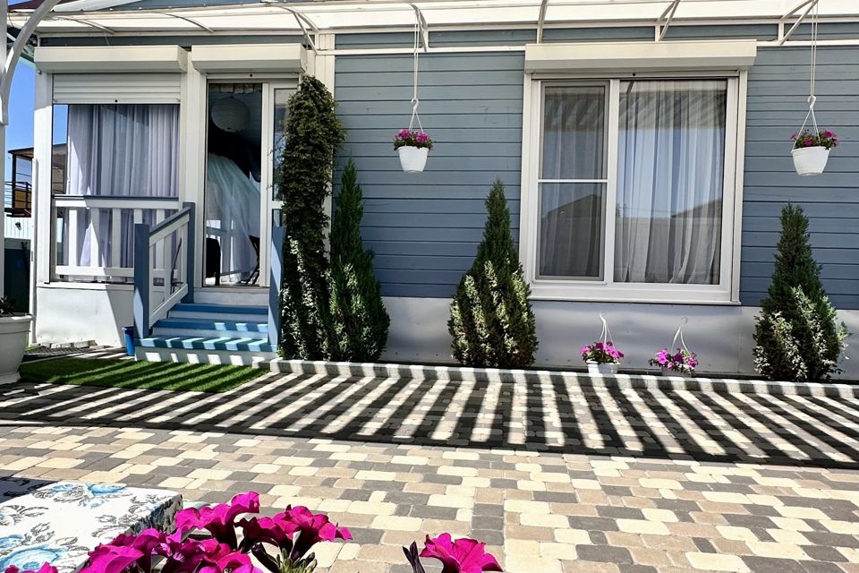 Уютный коттедж с отдельным входом и двором