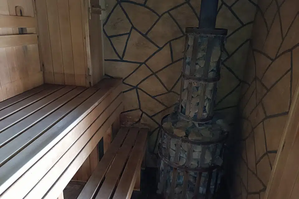 Дом с баней, басейном, караоке