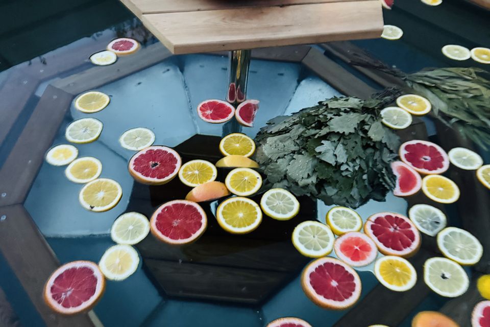 Домик у леса на берегу озера. Банный чан, сауна, баня