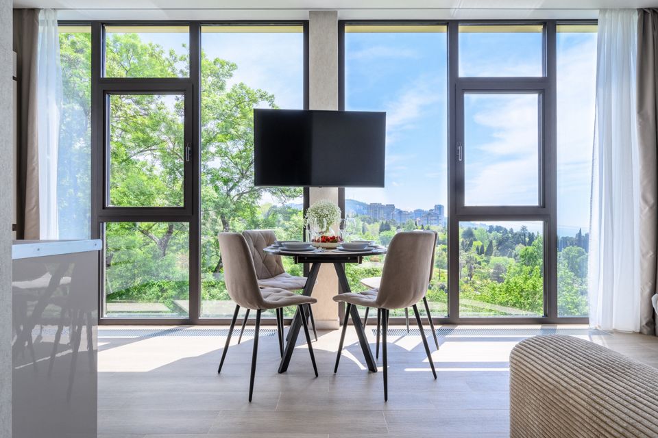 2-комнатные апартаменты Метрополь с балконом и видом на парк