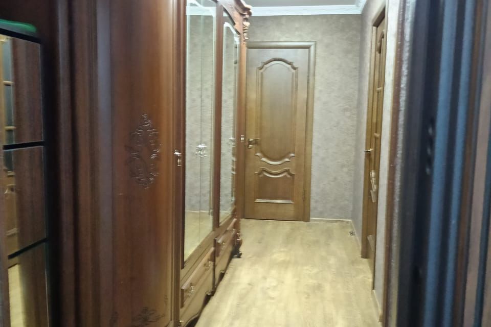 Двухкомнатная квартира с балконами в Курортной зоне