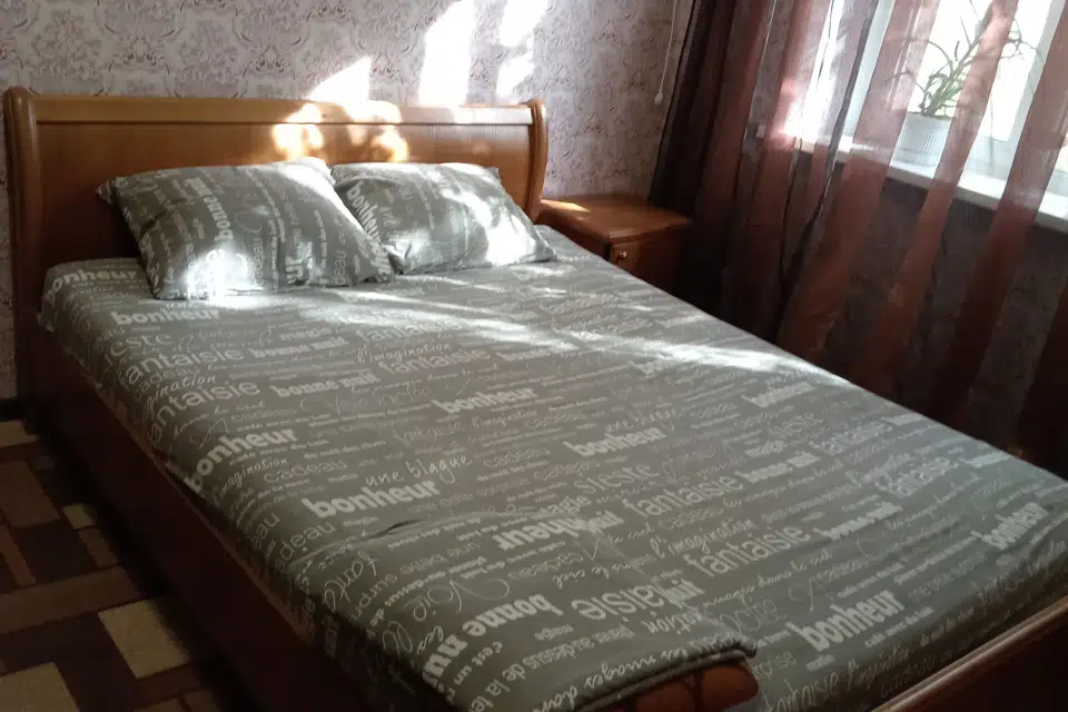Сдам тёплую, чистенькую квартиру... Документы есть... 