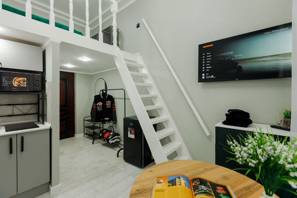 Стильные двухуровневые апартаменты в центре