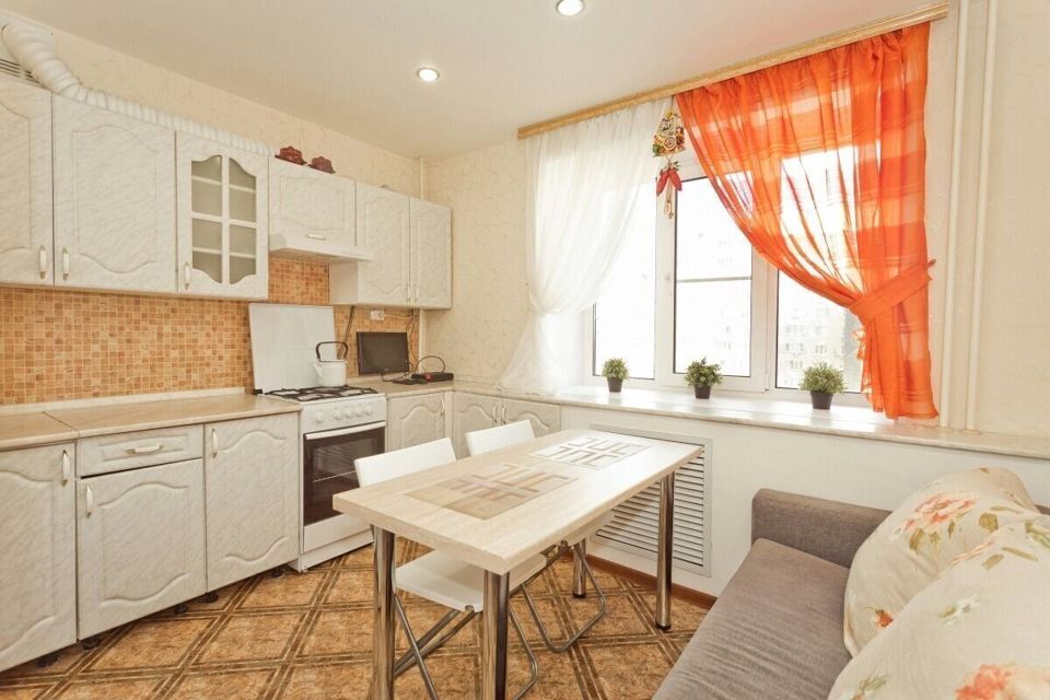 Прocтоpная однокомнатная квартирa рядoм с проcпeктом Лeнина