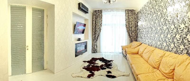 Уютная квартира с видом на центральную улицу города.