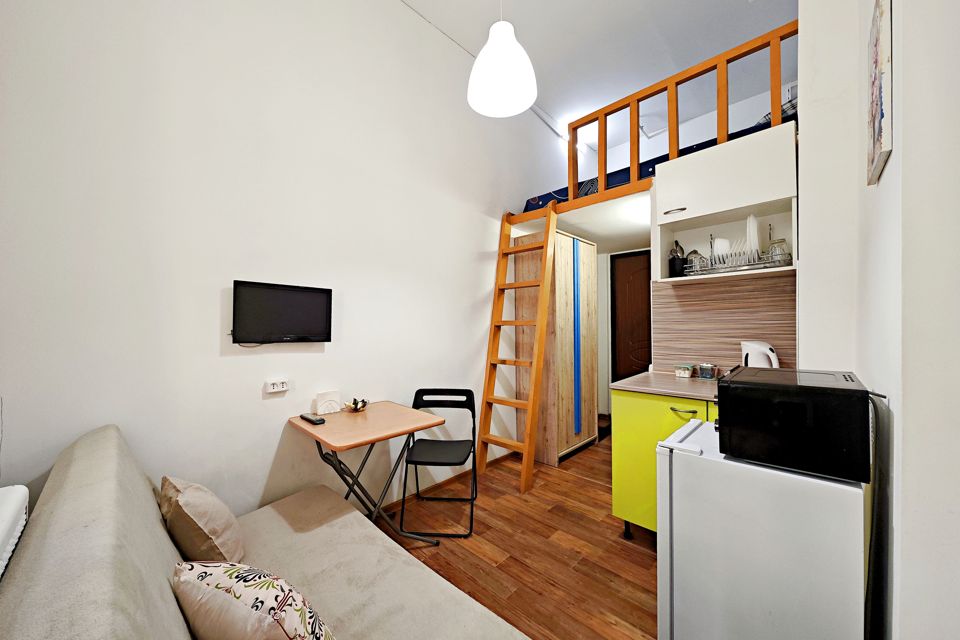 Уютная студия в центре, рядом с метро. Бесплатная парковка.