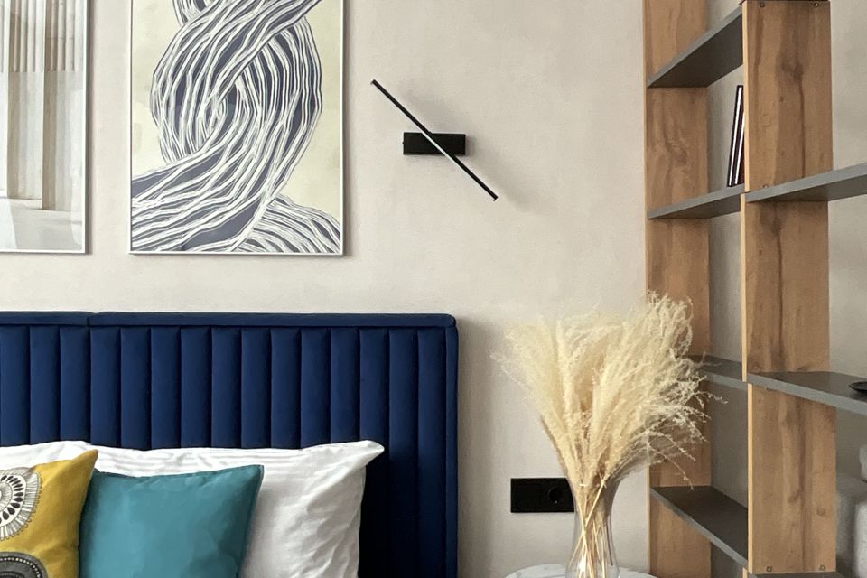 Стильная квартира с новым ремонтом рядом с заливом и метро