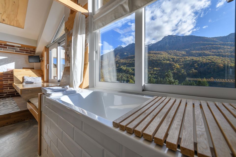 ЭТНИКА ДИЗАЙН СТУДИЯ   3 этаж Ваше окно в горы