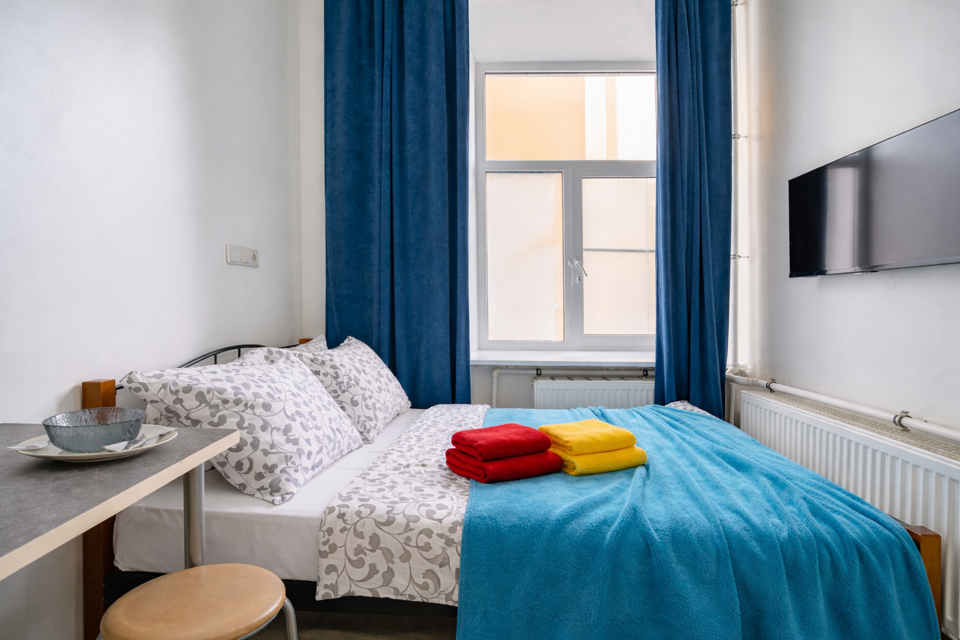 Квартира-студия  в центре города, прямо у метро и ЛОР НИЙ.