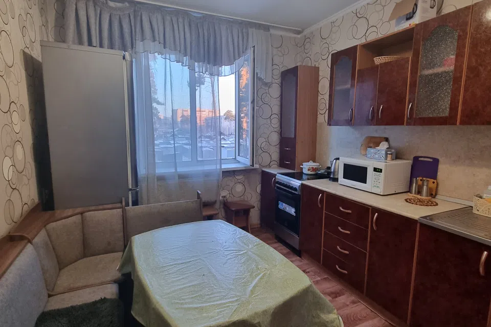 Рядом расположена Академия Здоровья и  Клиническая больница 
