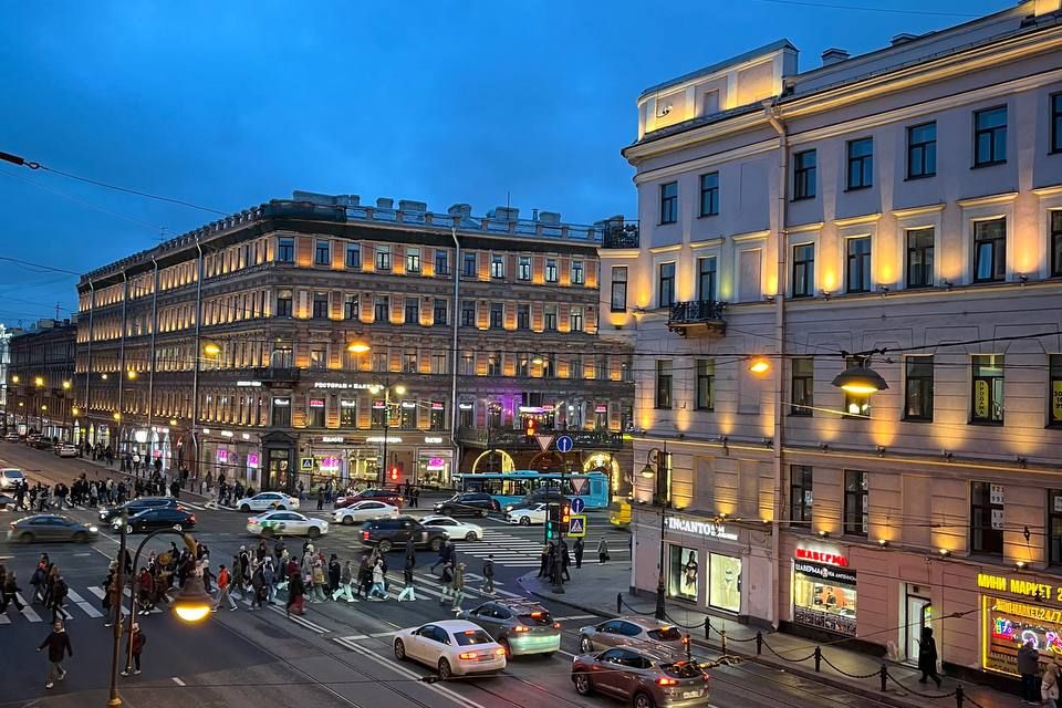 Уютная квартира с видом на Невский