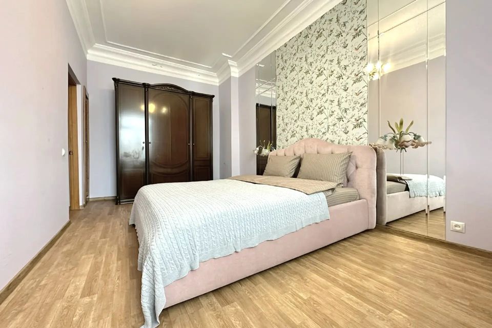 2-к квартира с кондиционером и балконом в центре на Кирова