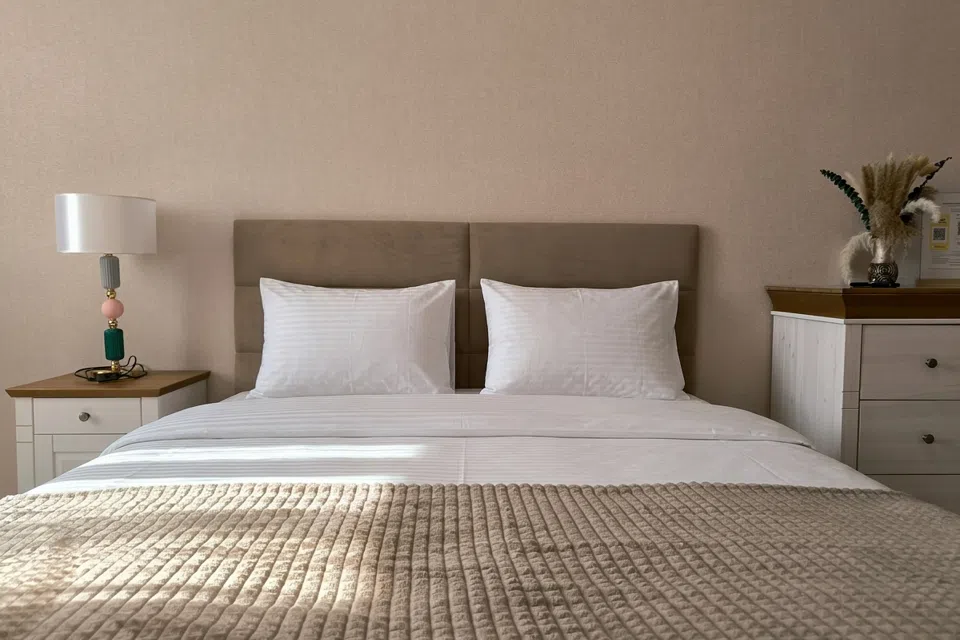 В 10 минутах ходьбы от пляжа Адмиральская Лагуна и Омега