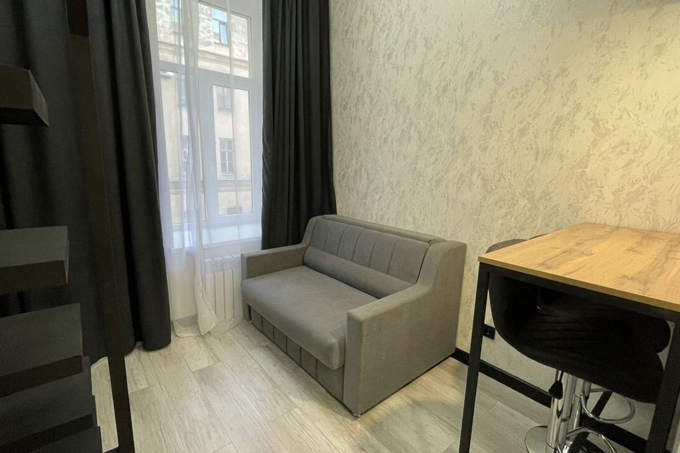 Студия в самом центpе Cанкт-Пeтeрбурга.
