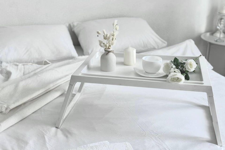 Уютная студия с белоснежным текстилем