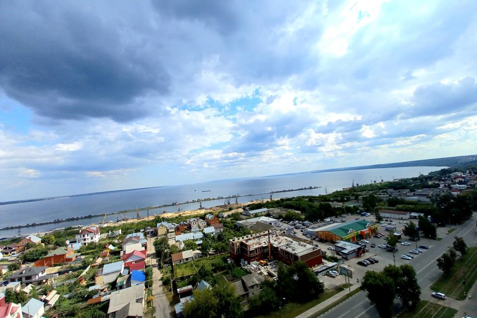 Апартаменты сшикарным видом с 15 этажа на Волгу.