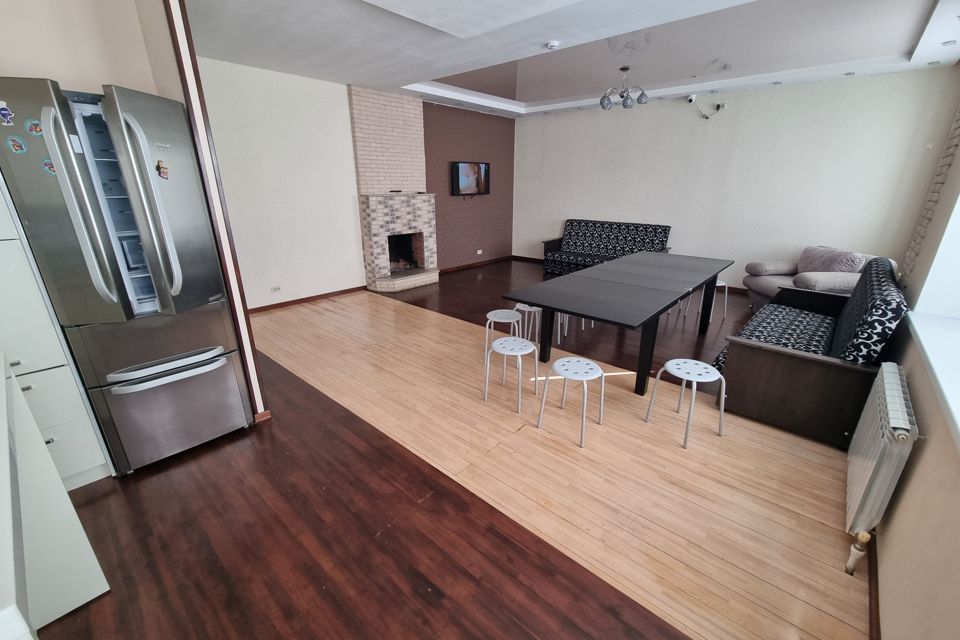 Просторный 5-комнатный таунхаус в Гостевом доме Домашний