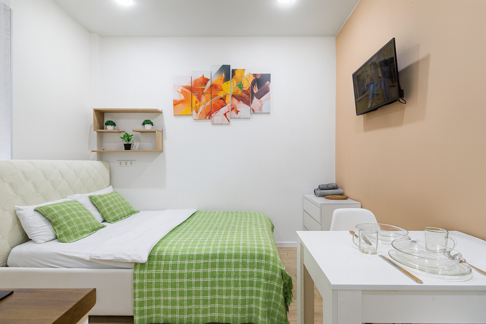 Светлая студия с дизайнерским ремонтом в Москве