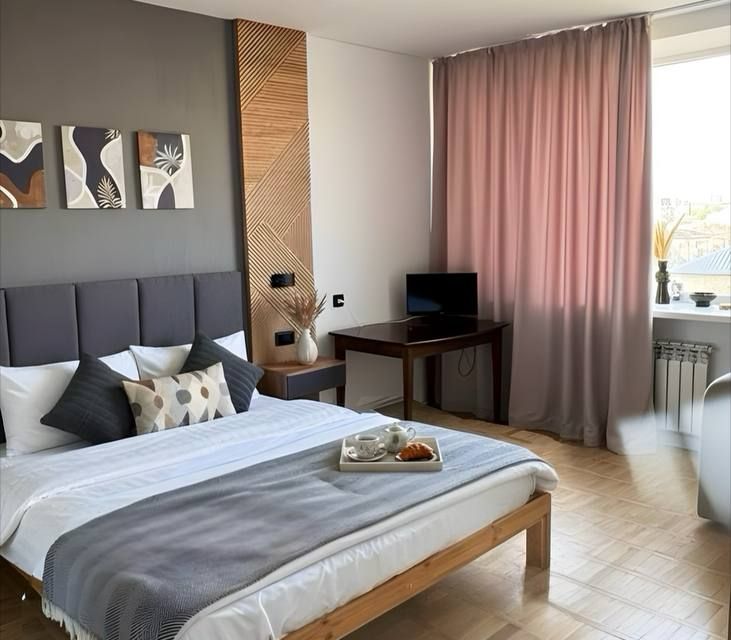 Можно командированным. В самом центре Волгограда