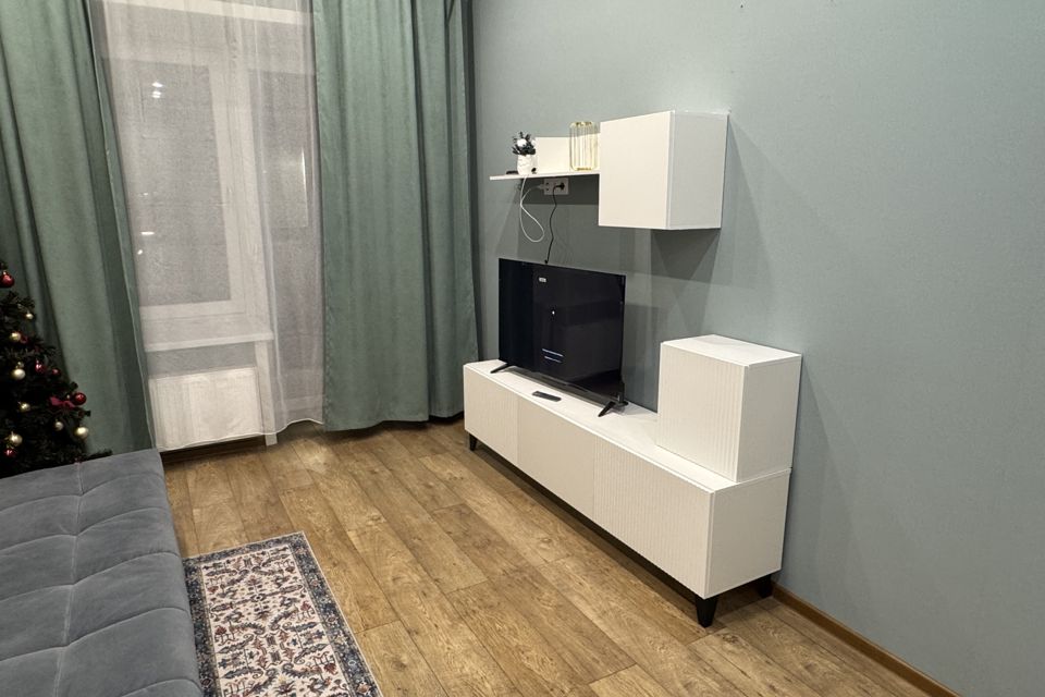 Уютная квартира с современным ремонтом в центре города.