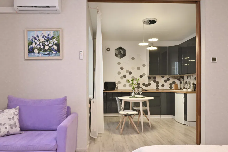 Комфорт апарт Kenig Holidays в Рыбной Деревне в новом доме