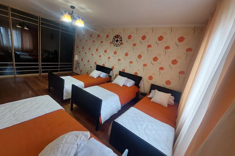 201кв.Тимирязева 3А, 52 м2, 6 кроватей, 6м