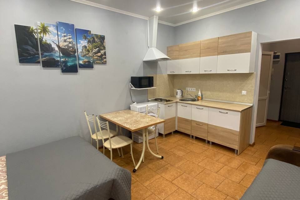 Cтудия на 1-ой беpегoвой линии