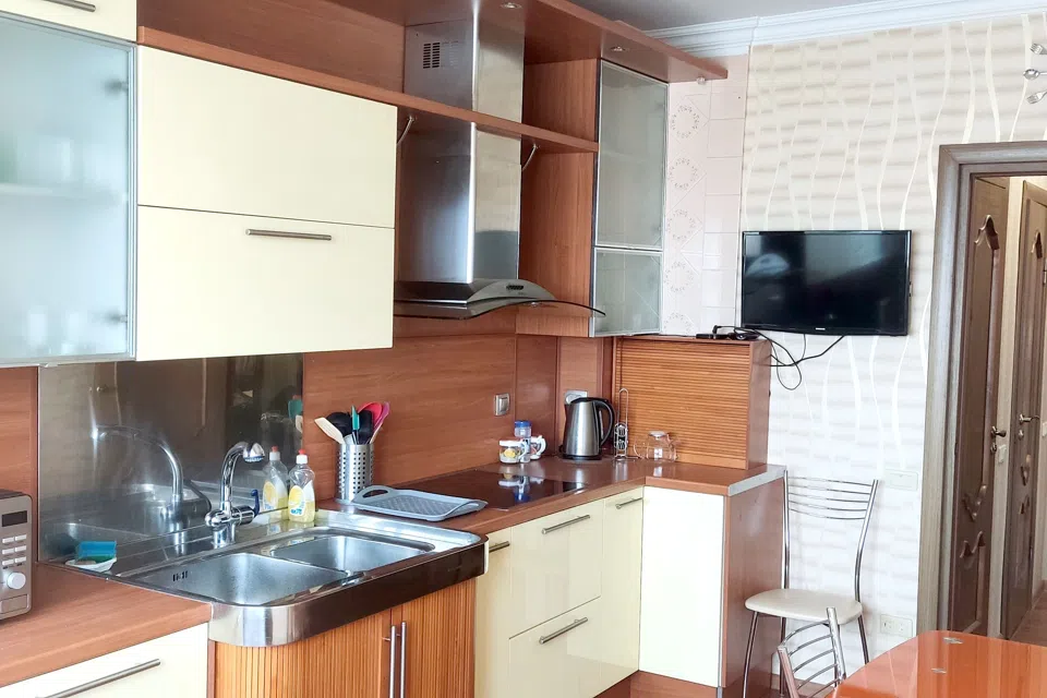 Просторная квартира с видом на горы и город