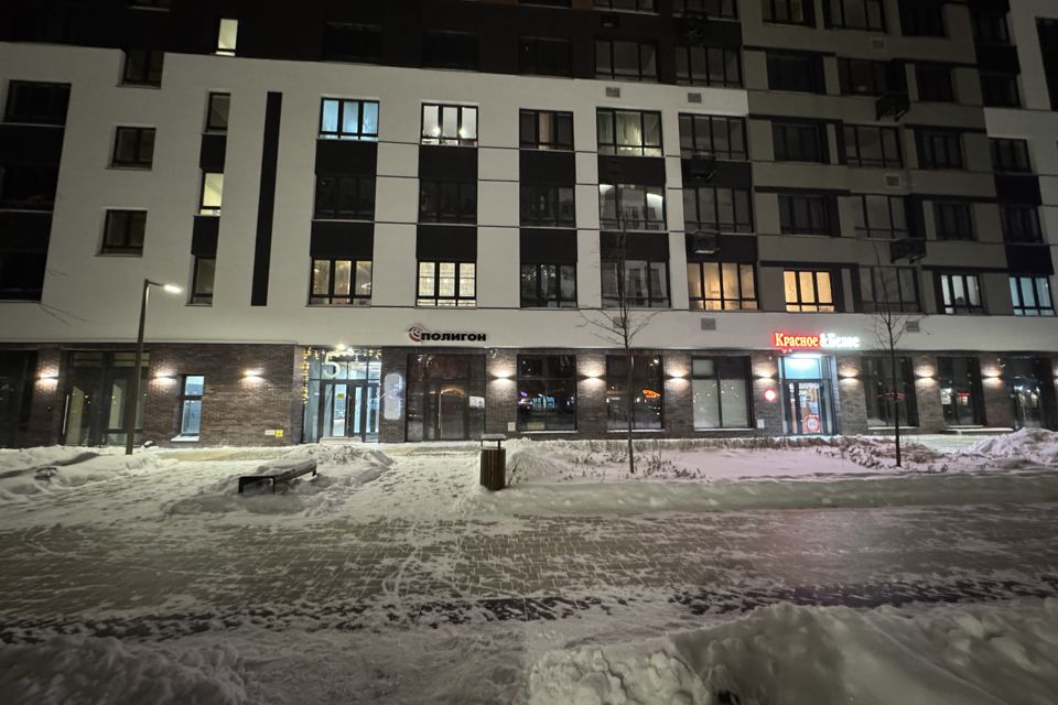 Уютная квартира , с видом во двор и лес .