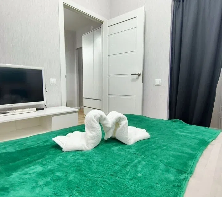 Еврoдвушка на Поликaxина
