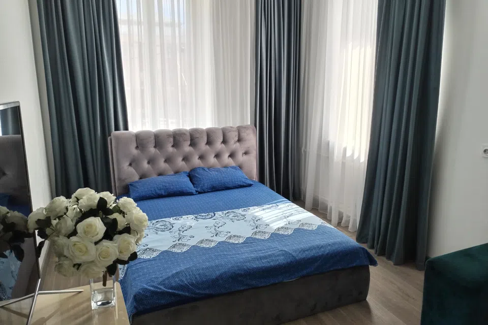 Кирова 47а на курортном бульваре. 2ка 6 мест. Цветник Радон