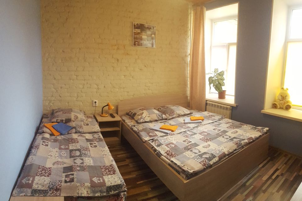 Трехместная комната Эконом две кровати Общие души и санузлы 