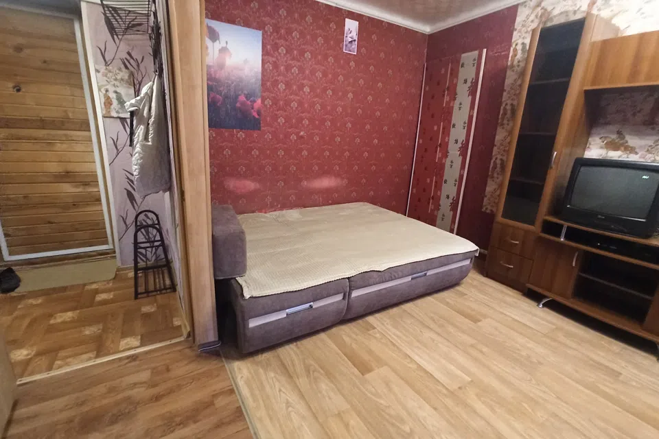 Напротив Локомотива В центре