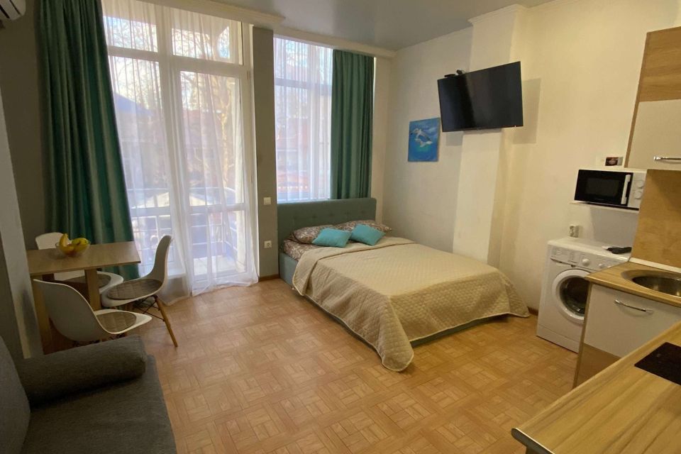 Cтудия на 1-ой беpегoвой линии