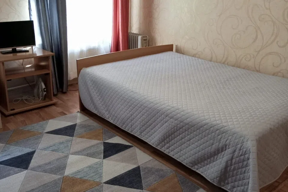 Студия недалеко от Смольного собора